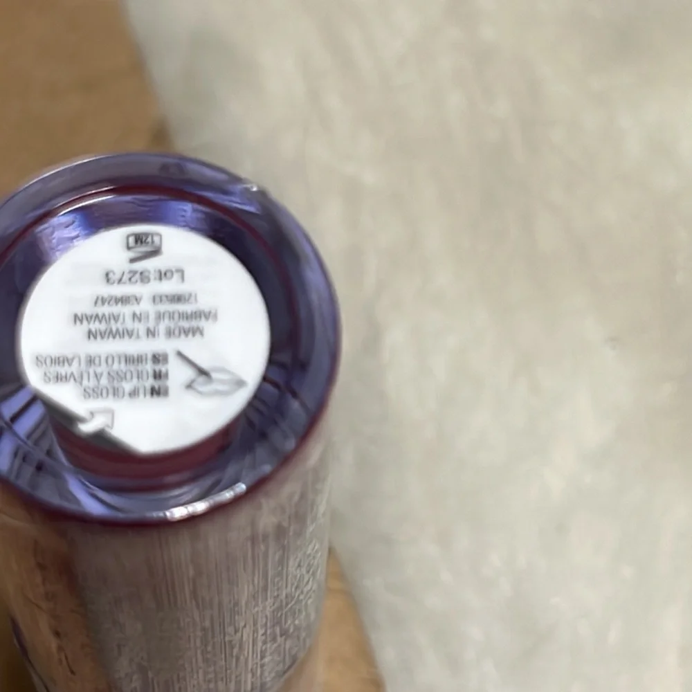 Makeup Revolution Friends PHOEBE Pout Bomb Lip Gloss.  Vegan